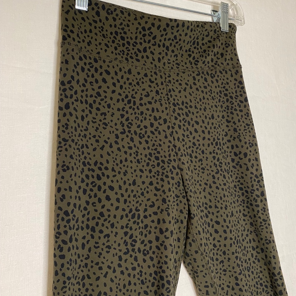 Abercrombie & Fitch Leggings / Yoga Pants Size XS Green Black Leopard / Ch